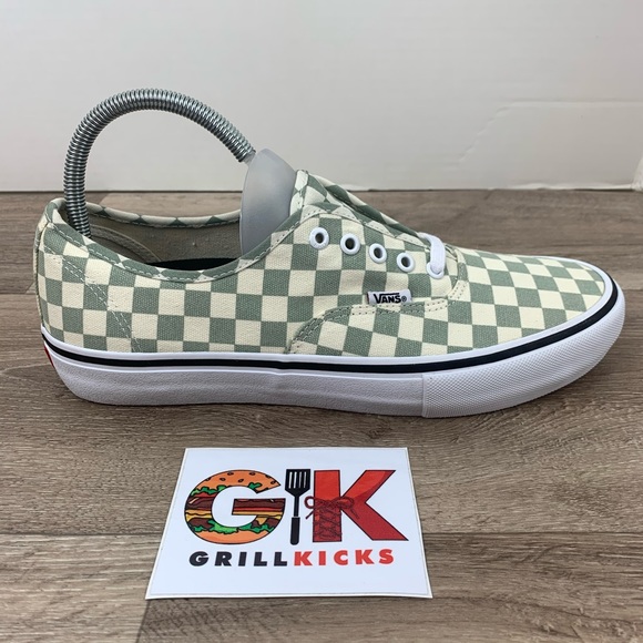 vans authentic checkerboard pro